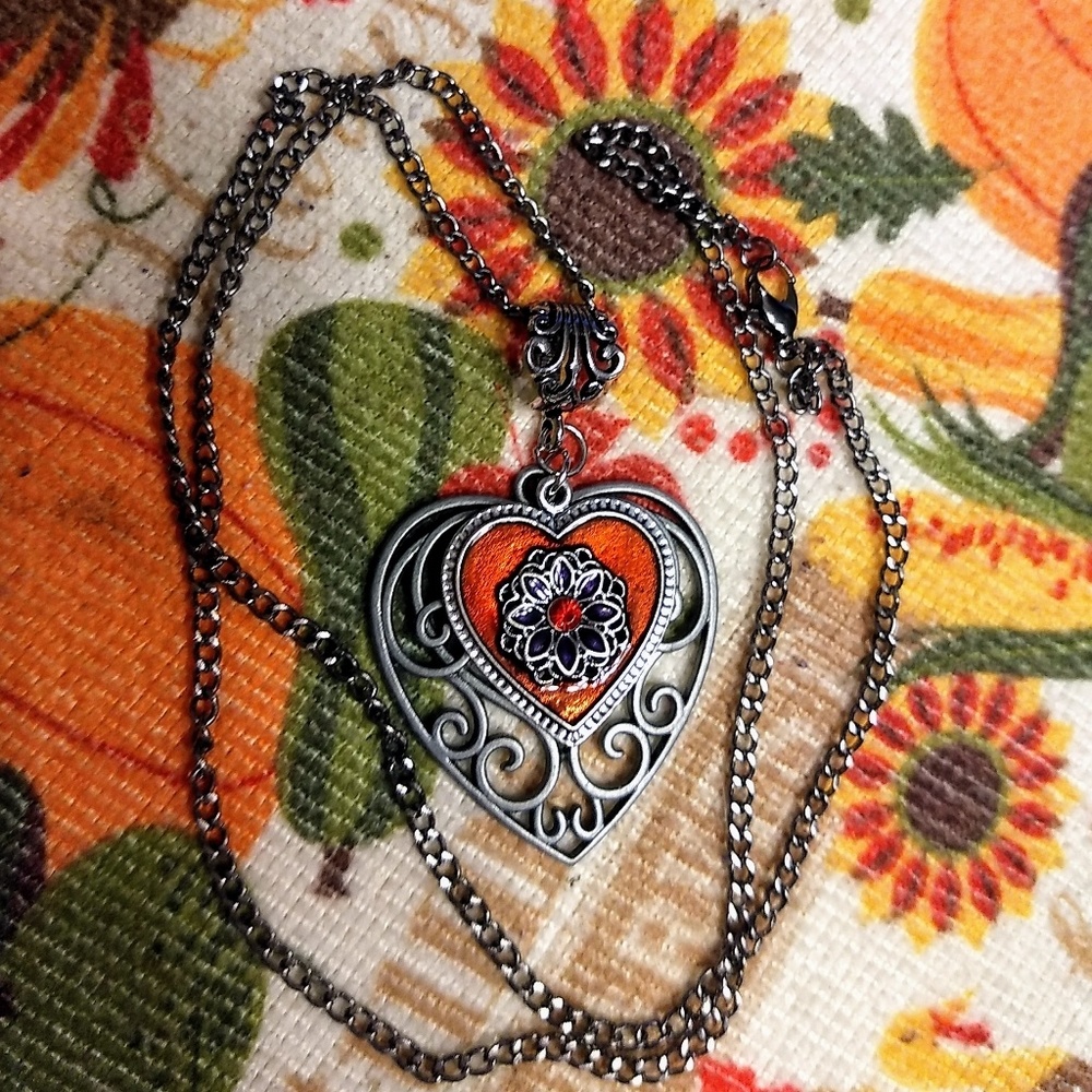 Heart pendent necklace